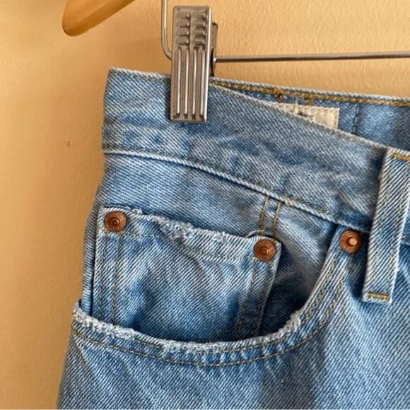 Levis Premium 501 Original Fit Jean Light Wash Size 27x30 100% Cotton Button Fly - Picture 4 of 16